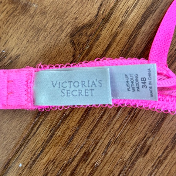 Victoria’s Secret Sexy Lace Bra and Garter Belt set - Picture 5 of 7